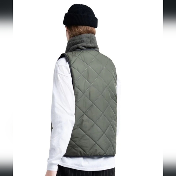 HERSCHEL Sonic Quilted Vest - Dark Olive (M) - Picture 5 of 9